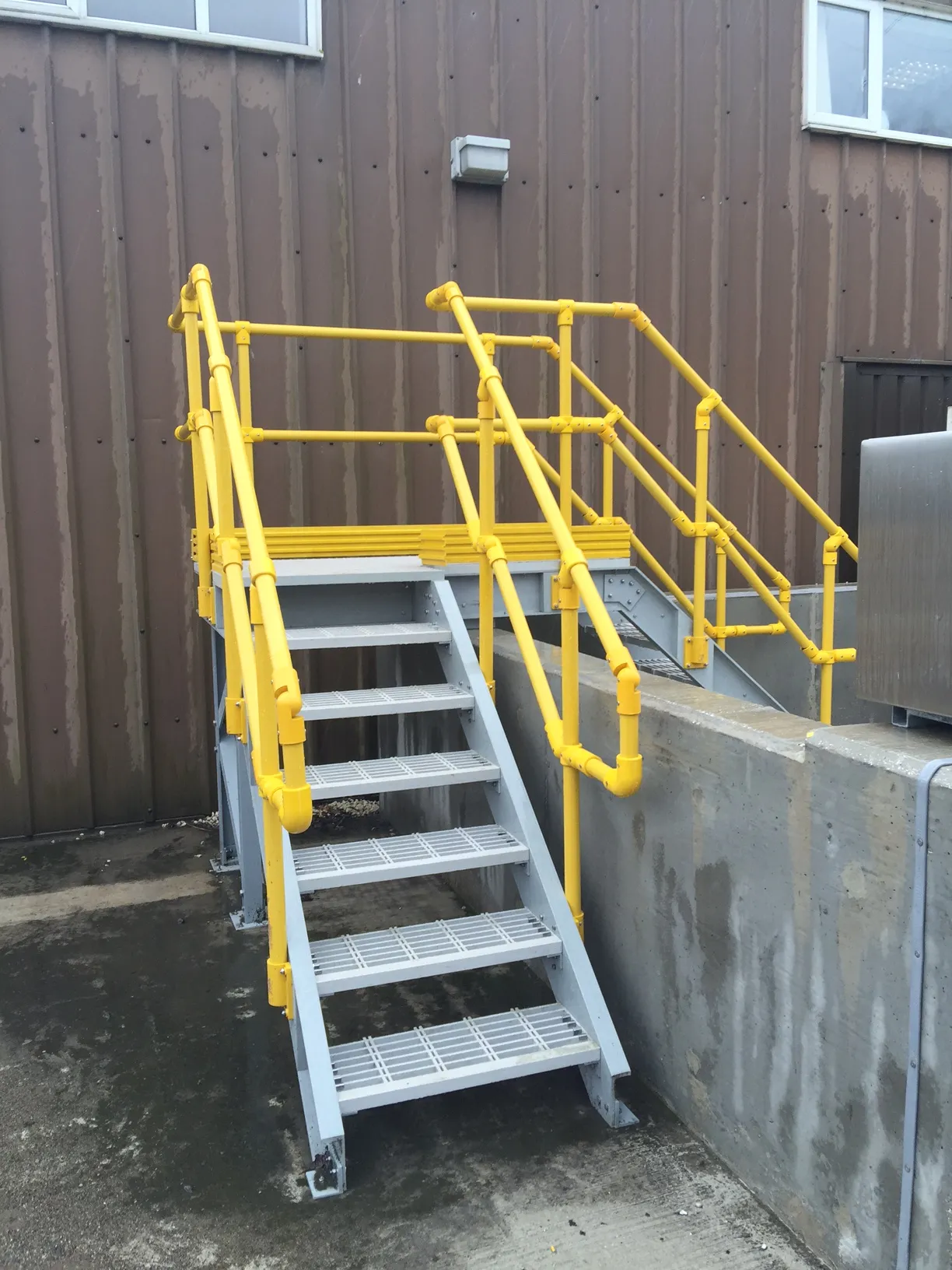 GRP handrail systems provide a long-lasting, low maintenance solution for pedestrian access routes and guarding in harsh industrial environments. Manufactured from ISO FR Polyester Resin Class 2 Glass-Reinforced Polymer (GRP), these systems offer excellent resistance to corrosion, chemicals, and impact, while also providing key safety benefits such as non-conductivity and not being cold to the touch.
At Barclay & Mathieson, we supply a complete range of round and square GRP handrail components, suitable for any handrail layout. Whether you’re building a simple guardrail or a complex elevated walkway, our GRP handrail solutions are designed to support safe working practices and provide reliable long-term performance.
GRP handrails are commonly used in:
Walkway and guarding applications
Construction and manufacturing sites
Rail infrastructure and electrical installations
Water treatment facilities
Chemical processing plants
Marine and offshore environments