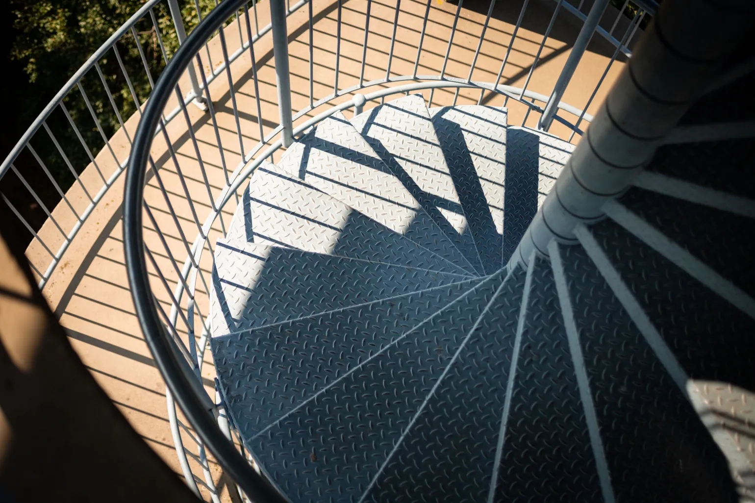 Steel stair treads and landing plates provide a strong, reliable and practical solution for staircases, access platforms and walkways in demanding industrial and commercial settings. Designed to perform in both internal and external environments, our treads and landings offer excellent load performance, durability and slip resistance where safety is critical.
Barclay & Mathieson supplies open steel flooring stair treads, standard and spiral stair treads in Durbar and landing plates in each material, allowing specifiers and contractors to select the most appropriate solution for their application.