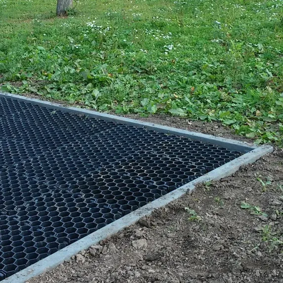 Paddock Slab
A larger-format reinforcement slab ideal for agricultural and equestrian environments.
Helps prevent mud build-up and standing water
Creates a safer surface for both people and animals
Lightweight design for easier handling and installation
5 pieces required per square metre
Paddock slabs are a popular low-maintenance option for gateways, feeding areas, paddocks and high-traffic routes.