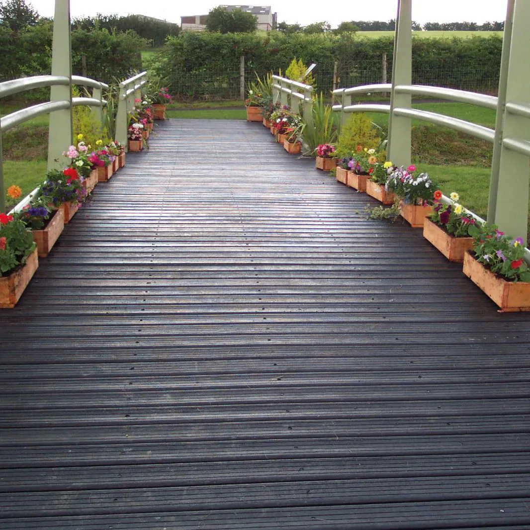 Footpath Planks
Recycled plastic planks designed for outdoor walkways and access routes.
Suitable for:
Footpaths and pedestrian walkways
Bridges and decking
Boardwalk-style access routes
Use with recycled plastic substructures
A strong, weather-resistant option for routes requiring long-term performance with minimal maintenance.
