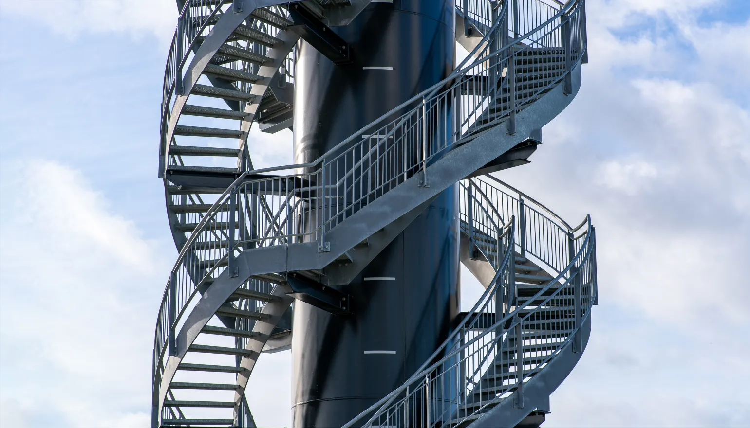 Safe walkways are essential where people are required to move through industrial environments. Poorly specified access routes increase the risk of slips, trips and falls, one of the most common causes of workplace injury.
Barclay & Mathieson supplies a comprehensive range of industrial flooring and walkway systems, designed to improve safety, ensure compliance and perform reliably in demanding environments.
With expertise across GRP and steel, we help customers select the most appropriate material and system for their application, site conditions and operational requirements.