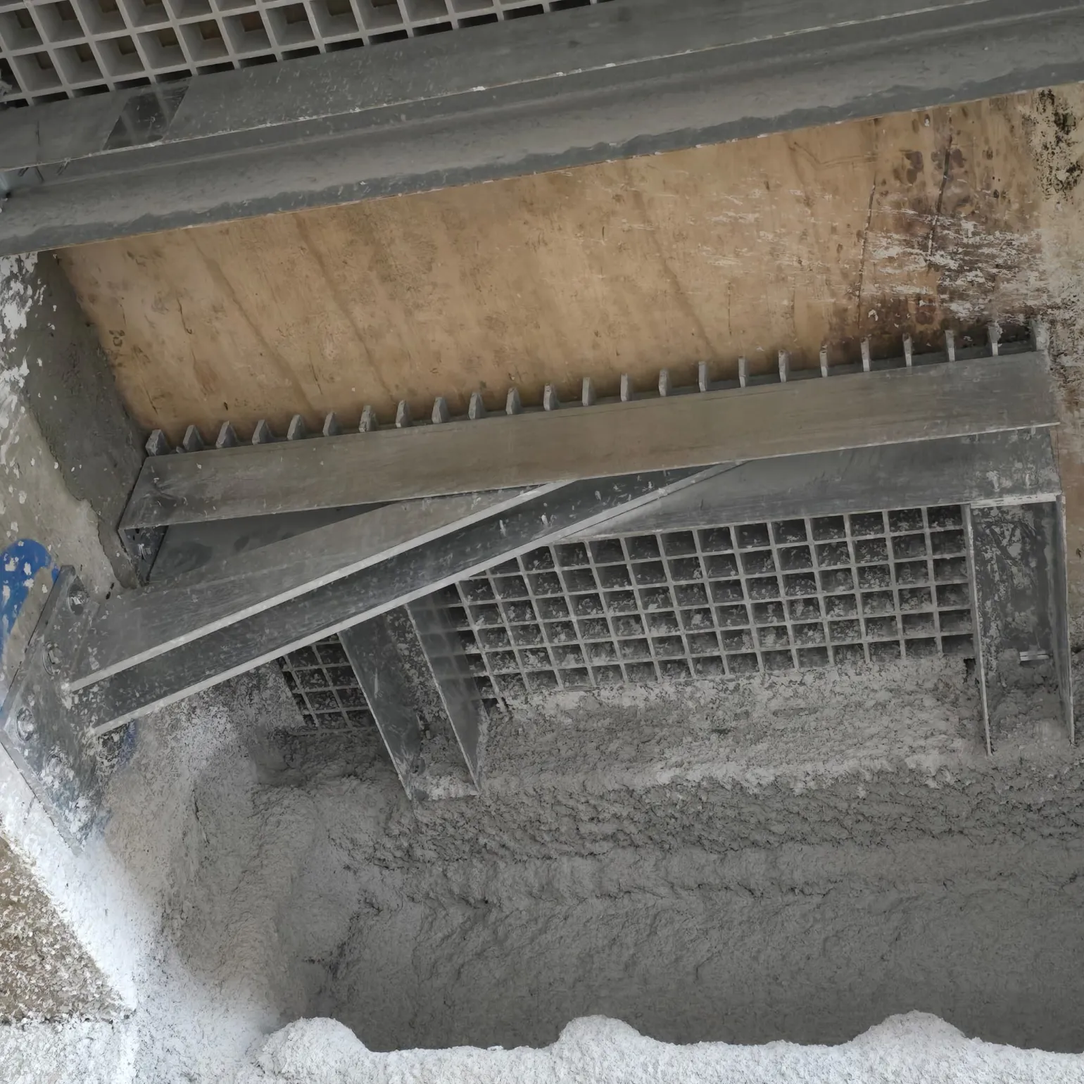 Steel-Supported GRP Riser Flooring Systems
Our riser flooring solutions are purpose-designed to suit the specific requirements of each project. Systems can be supplied as post-fixed installations for retrofitting or as pre-built riser boxes designed to be cast directly into the concrete frame during construction.
By combining steel support structures with GRP walking surfaces, riser floors deliver excellent load-bearing performance, slip resistance and long-term durability, while being practical to install and maintain. Flooring options include standard open mesh, mini-mesh and solid top gratings.
Our steel support structures provide the required strength and stability within the riser, ensuring the overall system performs reliably throughout the life of the building.
Pre-fabricated systems are manufactured off-site and delivered ready to install, helping reduce on-site labour, improve quality control and support safer construction practices.