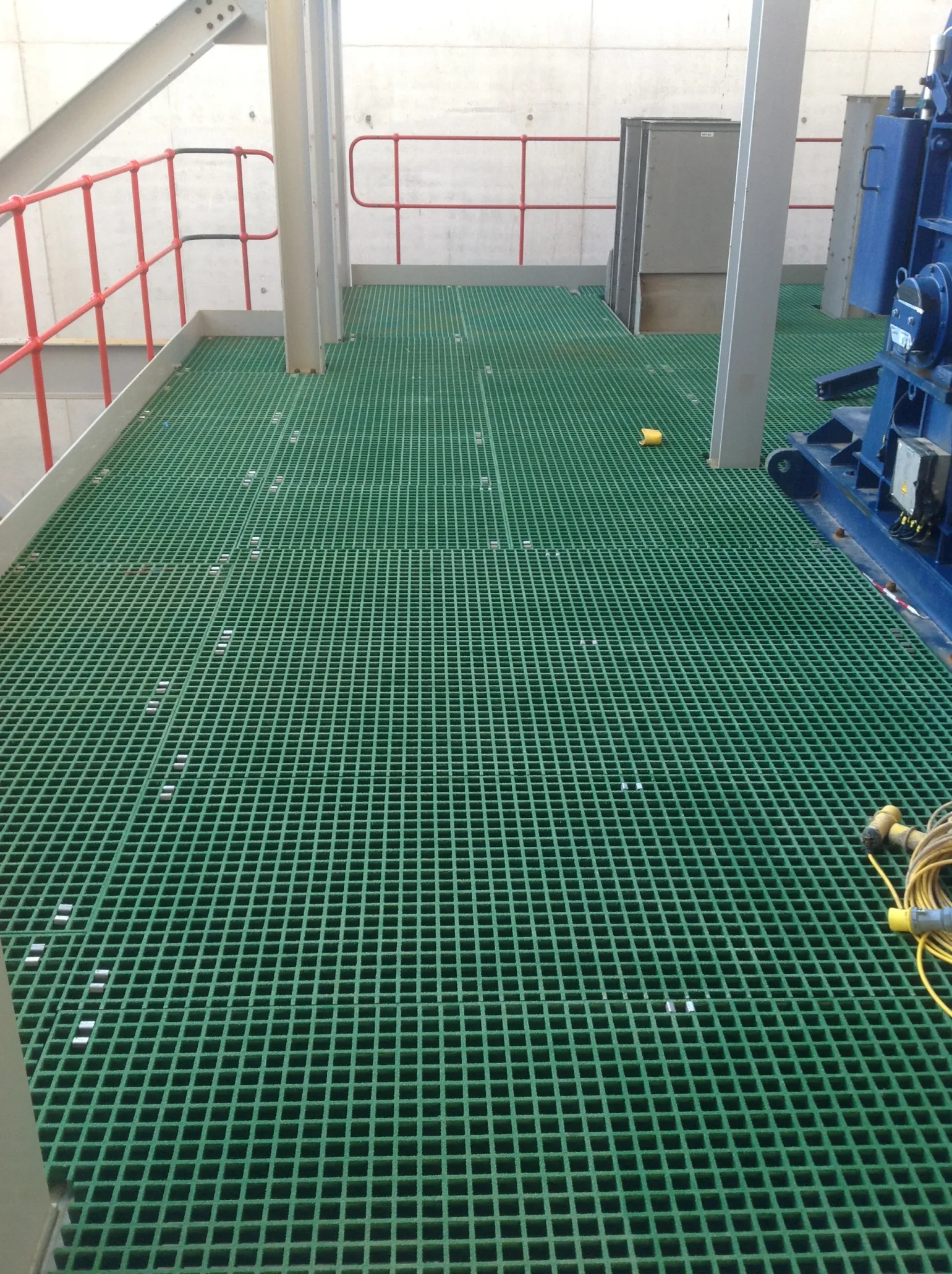 Safe Pedestrian Access in Busy Industrial Settings
Pedestrian routes in industrial facilities must remain visible, slip resistant and structurally sound and are typically exposed to high footfall, moisture, oil and cleaning products.
Our GRP and steel walkway systems are widely used to create safe access across:
Gantry walkways and elevated platforms
Machinery access and maintenance routes
Mezzanine floors and service areas
External access routes exposed to the elements