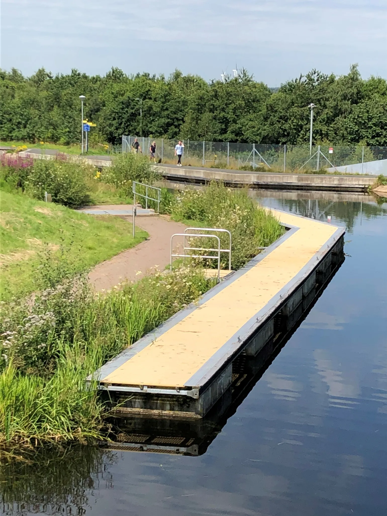 Safe Walkways, Jetties & Pontoons
Access around water presents some of the highest slip risks in any sector. Our GRP open mesh grating and steel or GRP handrails are particularly well suited to agricultural and fisheries applications where moisture, mud and algae are unavoidable.
They are commonly used to create:
Pontoons and jetties
Elevated and ground floor walkways
Guardrails around ponds, tanks and waterways
GRP mini-mesh grating is ideal for waterside walkways. It provides excellent slip resistance and the smaller apertures in the mesh reduce the likelihood of tools or equipment falling through, improving efficiency during daily operations.