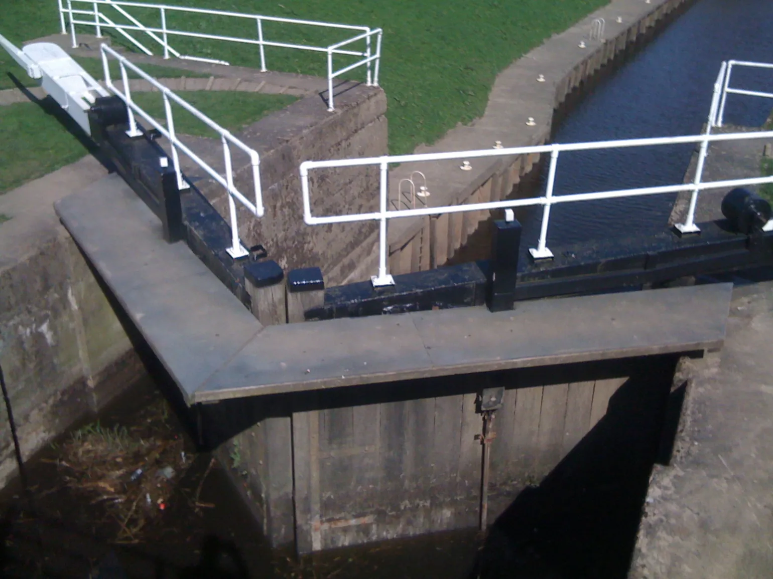 Handrailed Walkways for Public Safety
Where public access is involved, handrail systems provide essential fall protection.
GRP handrails are corrosion-resistant, non-conductive and lightweight, making them ideal for installation close to water in remote locations. Their low maintenance requirements make them particularly attractive for organisations managing long stretches of riverside or canal infrastructure.