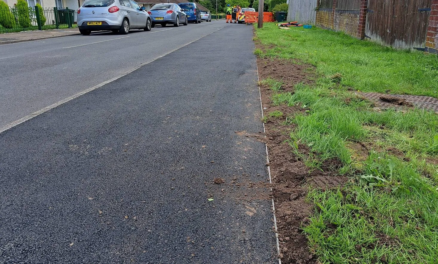 Public & Operational Access Routes
Our products are commonly used to create safe access in and around:
Bridges and footbridges
Highways and transport infrastructure
Utility installations and service corridors
Flood defence and water management assets
Slip-resistant surfaces, clearly defined pedestrian routes and robust edge protection all play a key role in reducing risk in busy or exposed environments.