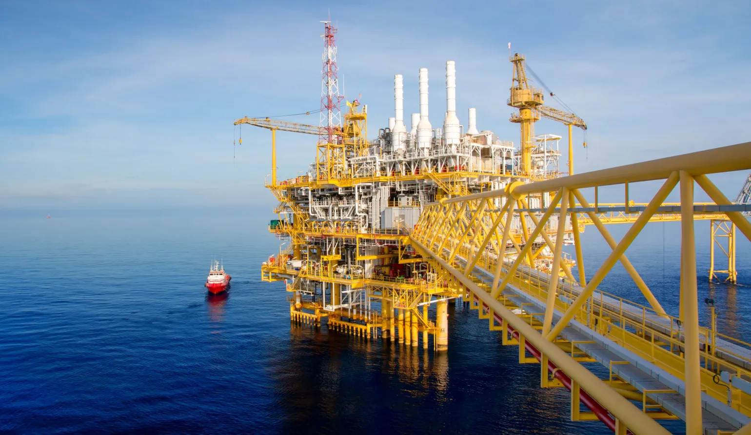 Energy & Offshore
Reliable Systems for Challenging High-Risk Environments
Energy and offshore environments place extreme demands on access and safety infrastructure. From power generation and utilities to offshore platforms, wind turbines and solar farms, pedestrian access systems must perform reliably in aggressive and corrosive atmospheres, confined spaces and safety-critical locations.
Barclay & Mathieson supplies engineered walkways, stair treads, handrails and access structures designed to support the safe movement of people while meeting the operational and environmental challenges of the energy sector.